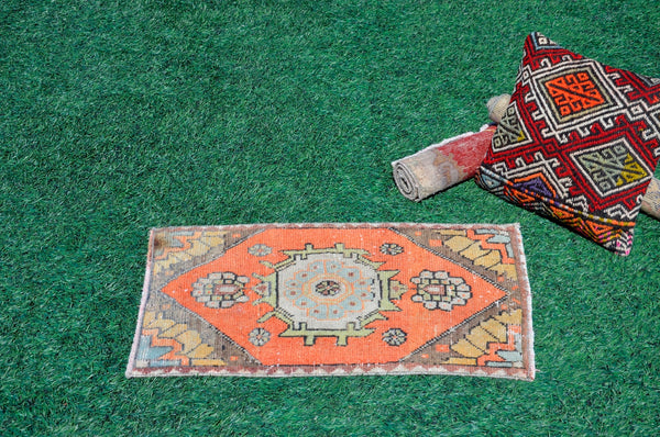 Vintage Handmade Turkish small area rug doormat for home decor, bathroom rug, area oushak rug bathroom mat kitchen kilim rug, rug 2.7X1.6, 665561