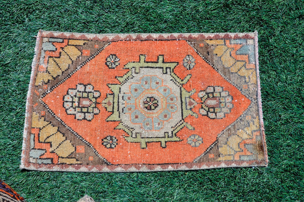 Vintage Handmade Turkish small area rug doormat for home decor, bathroom rug, area oushak rug bathroom mat kitchen kilim rug, rug 2.7X1.6, 665561
