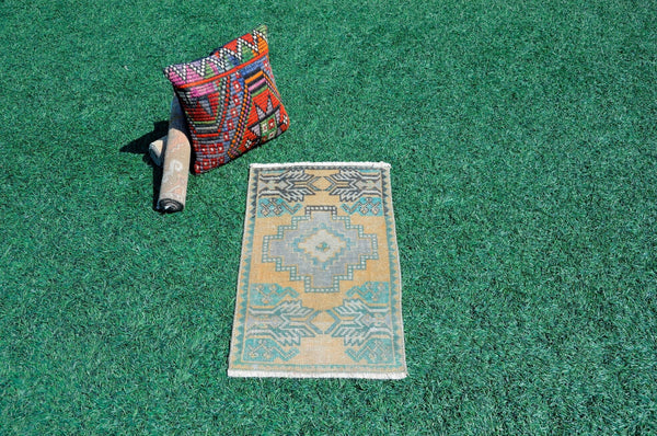 Vintage Handmade Turkish small area rug doormat for home decor, bathroom rug, area oushak rug bathroom mat kitchen kilim rug, rug 2.7x1.5, 665634
