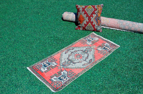 Vintage Handmade Turkish small area rug doormat for home decor, bathroom rug, area oushak rug bathroom mat kitchen kilim rug, rug 3.6x1.7, 665654