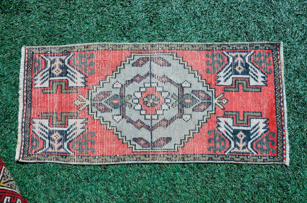 Vintage Handmade Turkish small area rug doormat for home decor, bathroom rug, area oushak rug bathroom mat kitchen kilim rug, rug 3.6x1.7, 665654