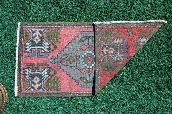 Vintage Handmade Turkish small area rug doormat for home decor, bathroom rug, area oushak rug bathroom mat kitchen kilim rug, rug 3.5x1.8, 665671
