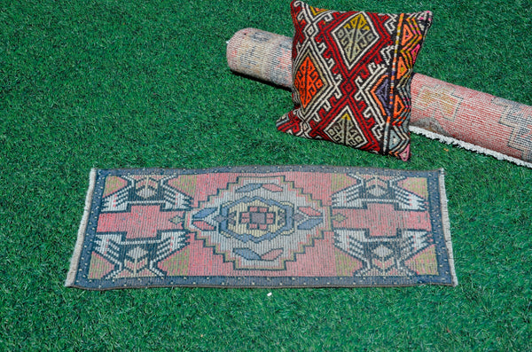 Handmade Turkish Vintage small area rug doormat for home decor, bathroom rug, area oushak rug bathroom mat kitchen kilim rug, rug 2.11x1.6, 665683