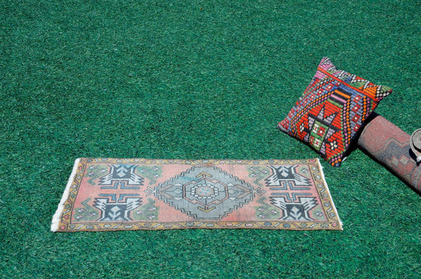 Vintage Handmade Turkish small area rug doormat for home decor, bathroom rug, area oushak rug bathroom mat kitchen kilim rug, rug 3.2x1.7, 665686