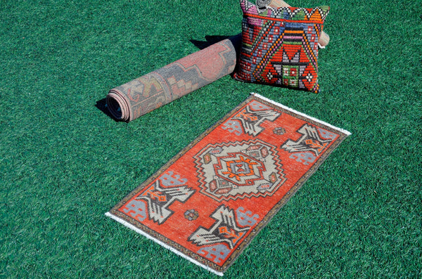 Handmade Turkish Vintage small area rug doormat for home decor, bathroom rug, area oushak rug bathroom mat kitchen kilim rug, rug 2.10x1.7, 665688
