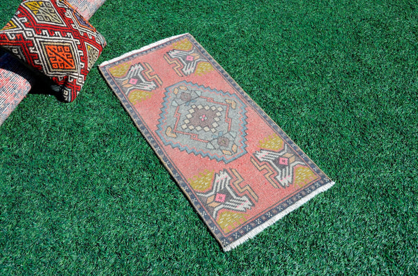 Natural Turkish Vintage small area rug doormat for home decor, bathroom rug, area oushak rug bathroom mat kitchen kilim rug, rug 3.3X1.6, 665689