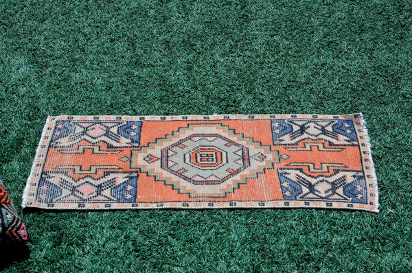 Turkish Handmade Vintage small area rug doormat for home decor, bathroom rug, area oushak rug bathroom mat kitchen kilim rug, rug 3.5X1.4, 665474