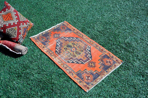 Vintage Handmade Turkish small area rug doormat for home decor, bathroom rug, area oushak rug bathroom mat kitchen kilim rug, rug 3.4X1.6, 665539