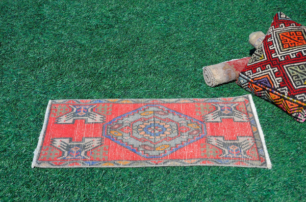 Vintage Handmade Turkish small area rug doormat for home decor, bathroom rug, area oushak rug bathroom mat kitchen kilim rug, rug 2.11X1.5, 665549