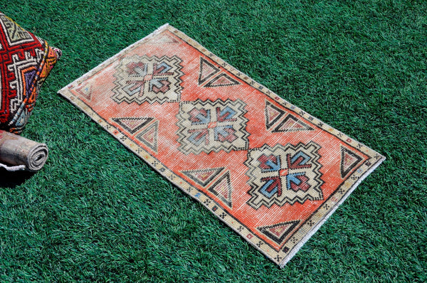 Vintage Handmade Turkish small area rug doormat for home decor, bathroom rug, area oushak rug bathroom mat kitchen kilim rug, rug 2.11X1.5, 665555