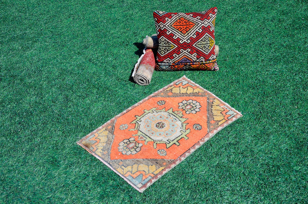 Vintage Handmade Turkish small area rug doormat for home decor, bathroom rug, area oushak rug bathroom mat kitchen kilim rug, rug 2.7X1.6, 665561