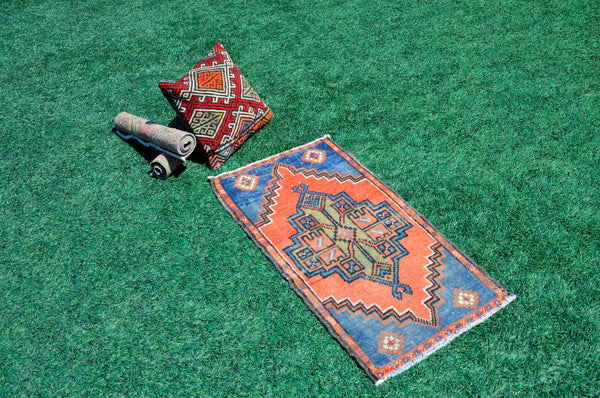 Vintage Handmade Turkish small area rug doormat for home decor, bathroom rug, area oushak rug bathroom mat kitchen kilim rug, rug 3.3X1.9, 665575