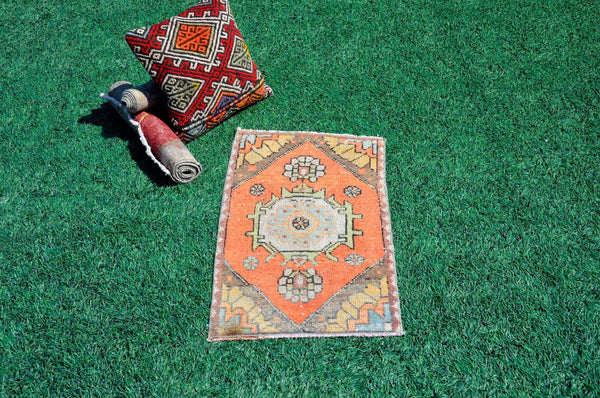 Vintage Handmade Turkish small area rug doormat for home decor, bathroom rug, area oushak rug bathroom mat kitchen kilim rug, rug 2.7X1.6, 665561