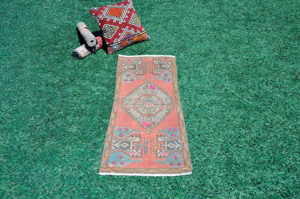 Vintage Handmade Turkish small area rug doormat for home decor, bathroom rug, area oushak rug bathroom mat kitchen kilim rug, rug 3.7X1.6, 665524