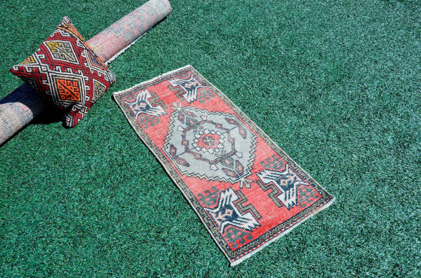 Vintage Handmade Turkish small area rug doormat for home decor, bathroom rug, area oushak rug bathroom mat kitchen kilim rug, rug 3.6x1.7, 665654