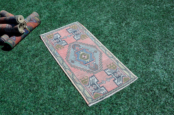 Vintage Handmade Turkish small area rug doormat for home decor, bathroom rug, area oushak rug bathroom mat kitchen kilim rug, rug 3.3x1.7, 665666