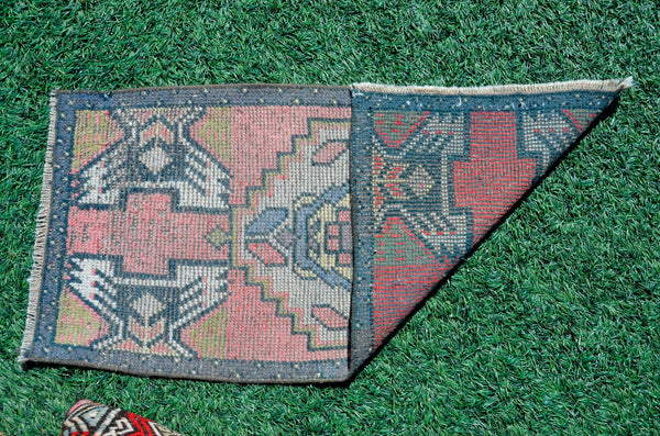 Handmade Turkish Vintage small area rug doormat for home decor, bathroom rug, area oushak rug bathroom mat kitchen kilim rug, rug 2.11x1.6, 665683