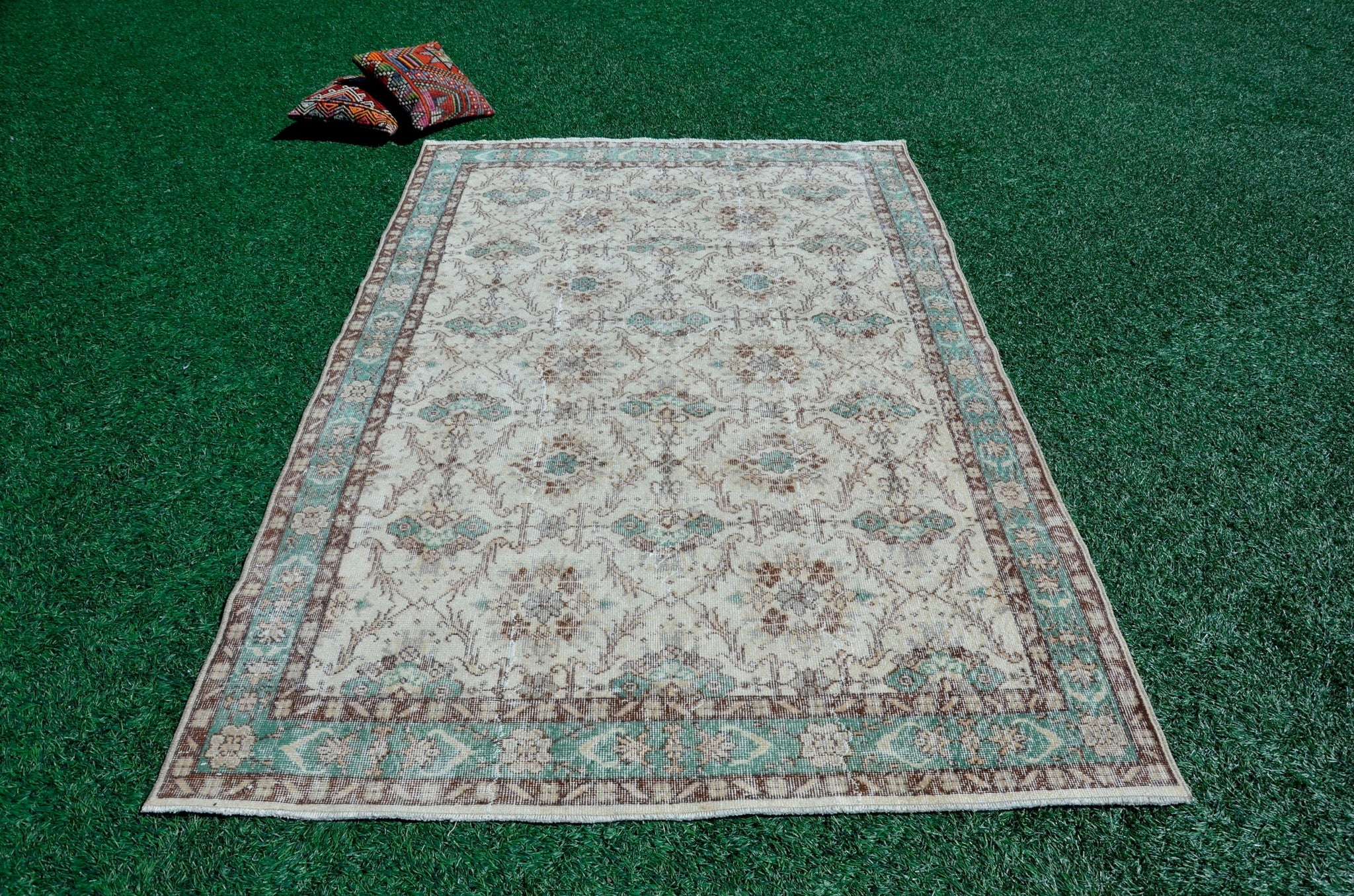 Unique Turkish large Vintage rug for home decor, oversize rug, area rug oushak rug boho rug bedroom kitchen rug  kilim rug, rugs 5x8, 666042