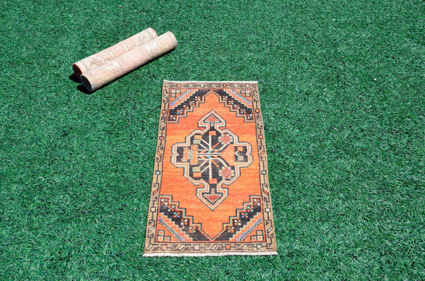 Vintage Handmade Turkish small area rug doormat for home decor, bathroom rug, area rug bathroom mat kitchen rug  kilim rug, rug 2.9X1.3, 665753
