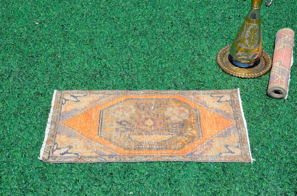 Vintage Handmade Turkish small area rug doormat for home decor, bathroom rug, area rug bathroom mat kitchen rug  kilim rug, rug 2.7X1.4, 665758