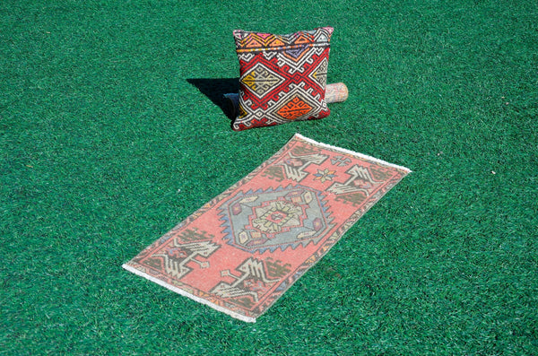 Vintage Handmade Turkish small area rug doormat for home decor, bathroom rug, area rug bathroom mat kitchen rug  kilim rug, rug 3.2X1.5, 665811