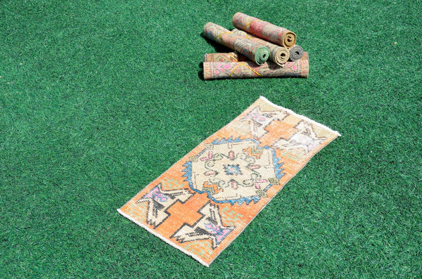 Natural Turkish Vintage small area rug doormat for home decor, bathroom rug, area oushak rug bathroom mat kitchen rug kilim rug, rug 2.8X1.3, 665941