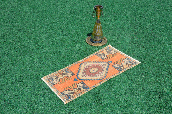 Natural Turkish Vintage small area rug doormat for home decor, bathroom rug, area oushak rug bathroom mat kitchen rug kilim rug, rug 3X1.4, 665960