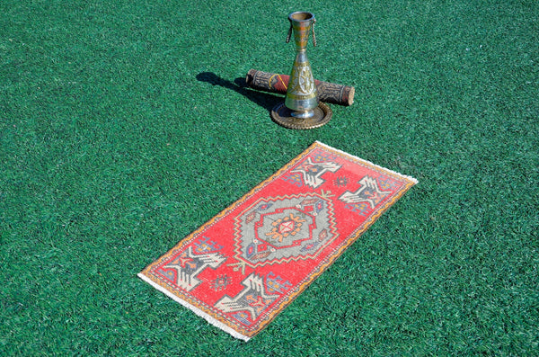 Natural Turkish Vintage small area rug doormat for home decor, bathroom rug, area oushak rug bathroom mat kitchen rug kilim rug, rug 3.1X1.5, 665995