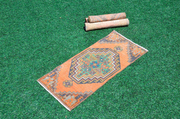 Handmade Turkish Vintage small area rug doormat for home decor, bathroom rug, area oushak rug bathroom mat kitchen kilim rug, rug 3.2X1.4, 666504