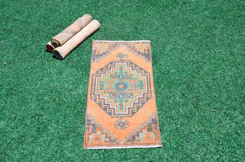 Handmade Turkish Vintage small area rug doormat for home decor, bathroom rug, area oushak rug bathroom mat kitchen kilim rug, rug 3.2X1.4, 666504
