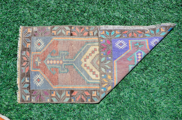Handmade Turkish Vintage small area rug doormat for home decor, bathroom rug, area oushak rug bathroom mat kitchen kilim rug, rug 2.6x1.3, 666521