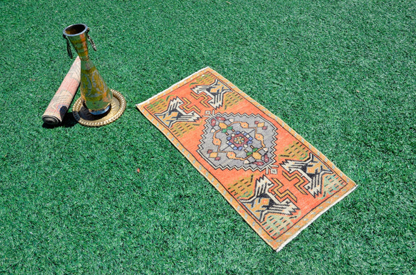 Handmade Turkish Vintage small area rug doormat for home decor, bathroom rug, area oushak rug bathroom mat kitchen kilim rug, rug 3.3x1.6, 666526