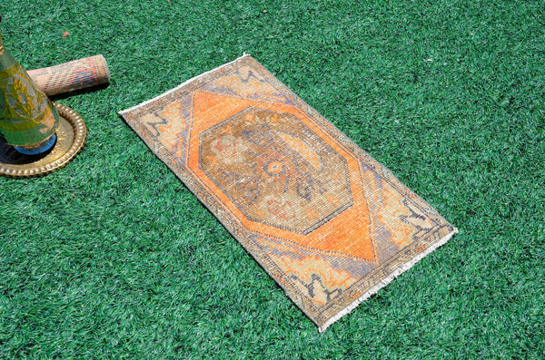 Vintage Handmade Turkish small area rug doormat for home decor, bathroom rug, area rug bathroom mat kitchen rug  kilim rug, rug 2.7X1.4, 665758