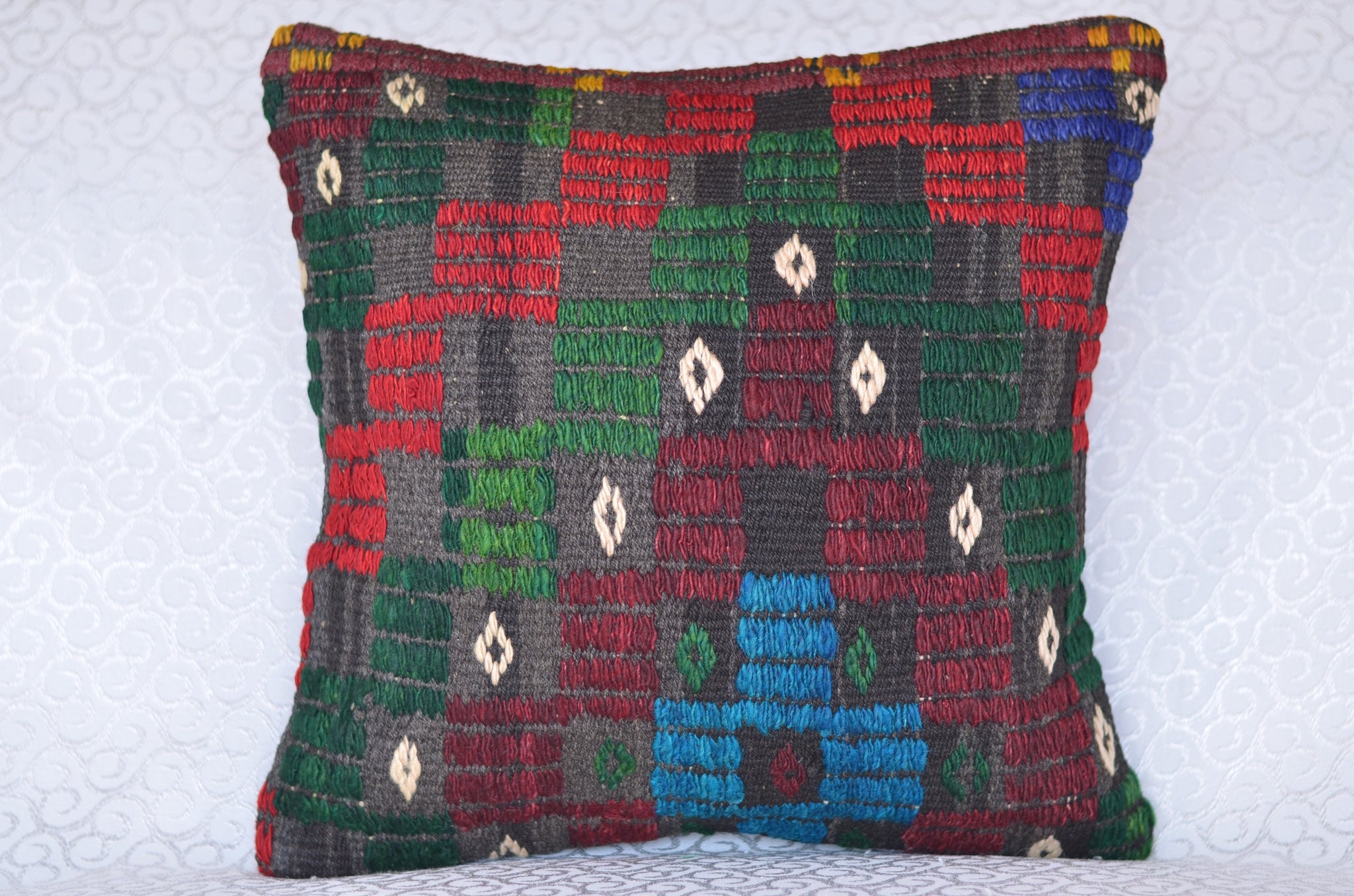 16 x 16 Handmade Decorative Vintage Pillow, %100 Wool, 664878