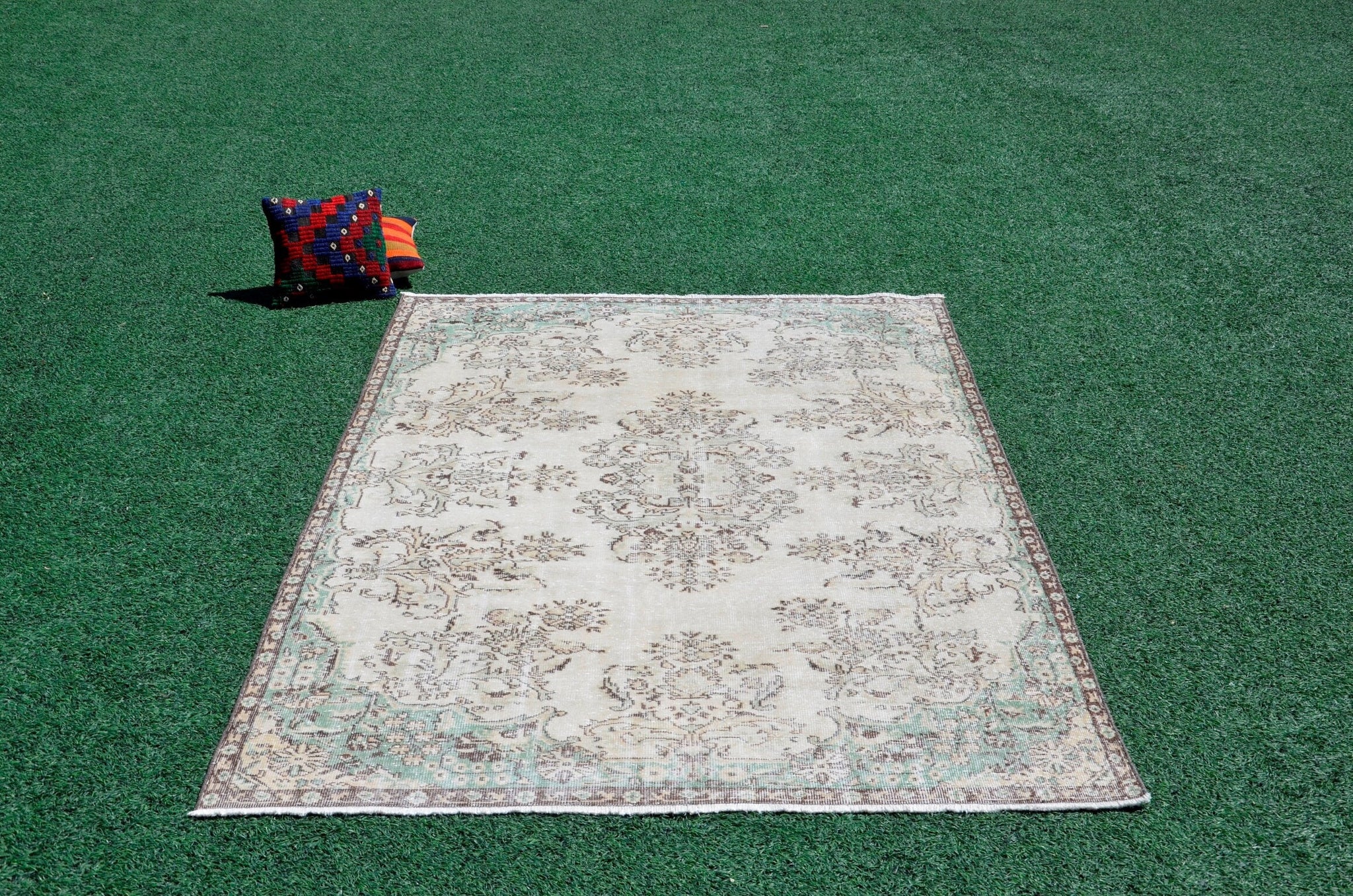 Unique Turkish large Vintage rug for home decor, oversize rug, area rug oushak rug boho rug bedroom kitchen rug  kilim rug, rugs 6x9, 666483