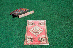 Natural Turkish Vintage small area rug doormat for home decor, bathroom rug, area oushak rug bathroom mat kitchen rug kilim rug, rug 3X1.4, 665803