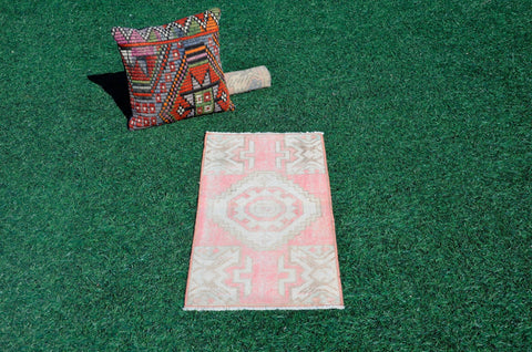 Unique Turkish Vintage small area rug doormat for home decor, bathroom rug, area oushak rug bathroom mat kitchen rug  kilim rug, rug 3x1.4, 665804