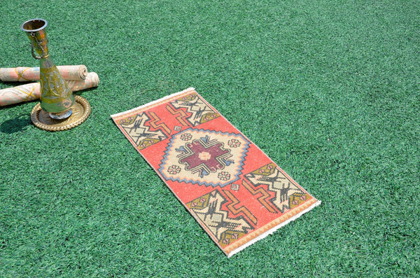 Natural Turkish Vintage small area rug doormat for home decor, bathroom rug, area oushak rug bathroom mat kitchen rug kilim rug, rug 3X1.4, 665852