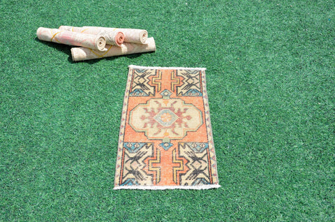 Vintage Handmade Turkish small area rug doormat for home decor, bathroom rug, area rug bathroom mat kitchen kilim rug, rug 2.6X1.4, 665854