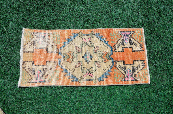 Natural Turkish Vintage small area rug doormat for home decor, bathroom rug, area oushak rug bathroom mat kitchen rug kilim rug, rug 2.8X1.3, 665941