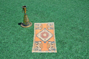 Natural Turkish Vintage small area rug doormat for home decor, bathroom rug, area oushak rug bathroom mat kitchen rug kilim rug, rug 3X1.4, 665960