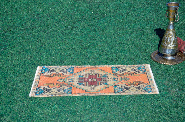 Natural Turkish Vintage small area rug doormat for home decor, bathroom rug, area oushak rug bathroom mat kitchen rug kilim rug, rug 3.2X1.4, 666000