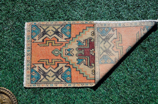 Natural Turkish Vintage small area rug doormat for home decor, bathroom rug, area oushak rug bathroom mat kitchen rug kilim rug, rug 3.2X1.4, 666000