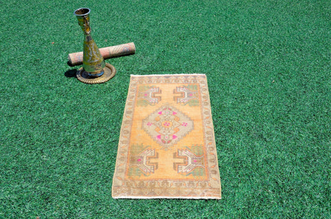 Natural Turkish Vintage small area rug doormat for home decor, bathroom rug, area oushak rug bathroom mat kitchen rug kilim rug, rug 3.3X1.7, 666505