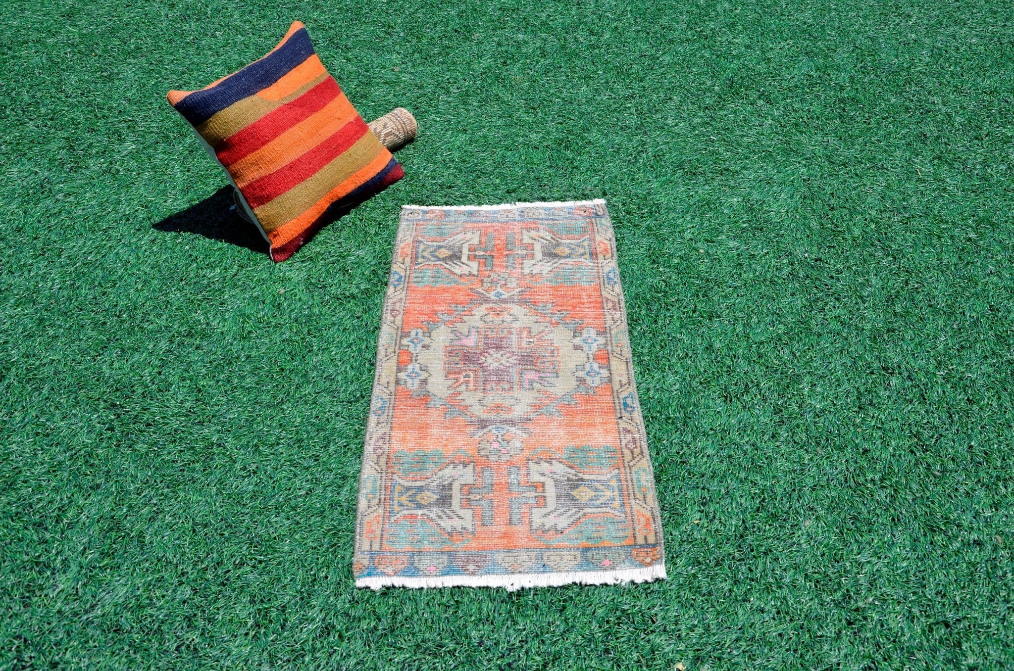 Natural Turkish Vintage small area rug doormat for home decor, bathroom rug, area oushak rug bathroom mat kitchen rug kilim rug, rug 3.2X1.5, 666507
