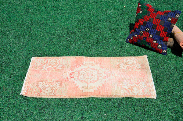 Stained Vintage Handmade Turkish small area rug doormat for home decor, bathroom rug, area rug bathroom mat kitchen kilim rug, rug 3.1X1.6, 665829