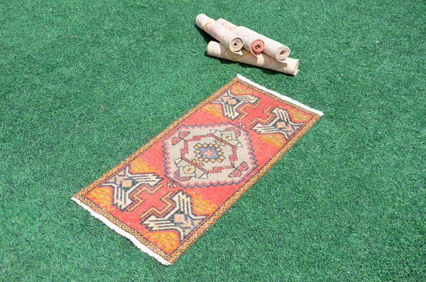Vintage Handmade Turkish small area rug doormat for home decor, bathroom rug, area rug bathroom mat kitchen kilim rug, rug 3.3X1.6, 665850