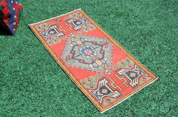 Vintage Handmade Turkish small area rug doormat for home decor, bathroom rug, area rug bathroom mat kitchen kilim rug, rug 3.4X1.7, 665858