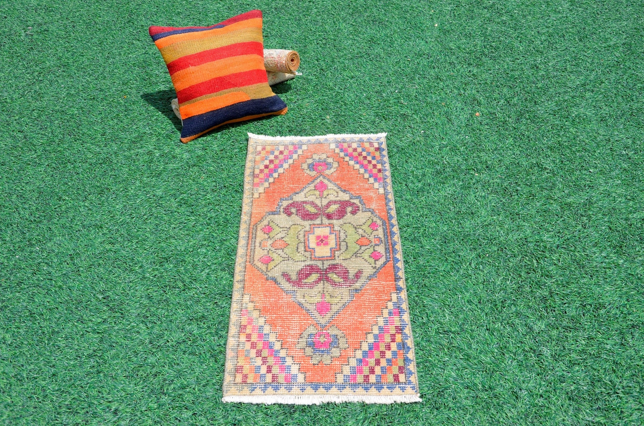 Natural Turkish Vintage small area rug doormat for home decor, bathroom rug, area oushak rug bathroom mat kitchen rug kilim rug, rug 3.3X1.5, 665924